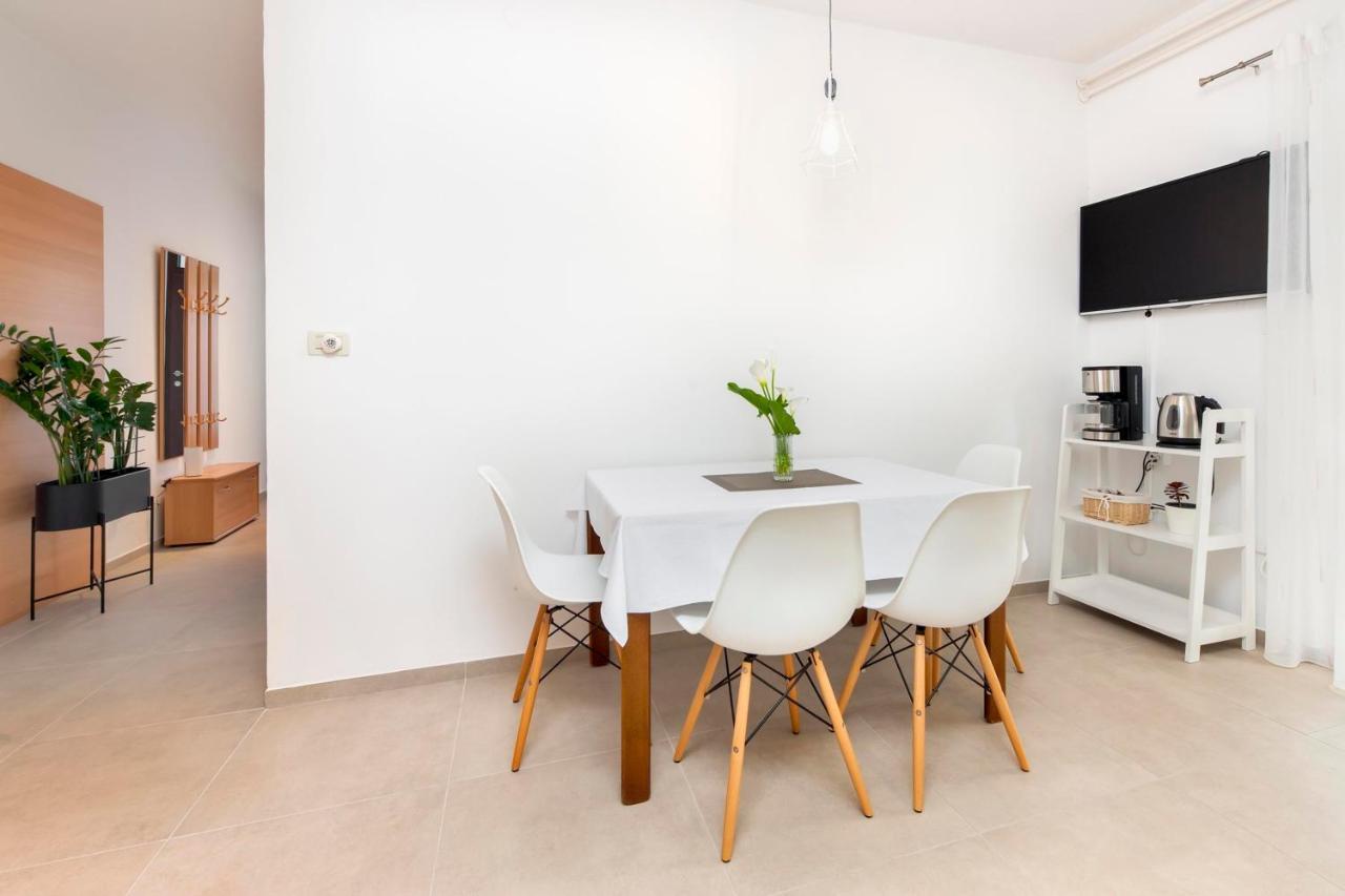 Apartments Magnolia Ровінь Екстер'єр фото