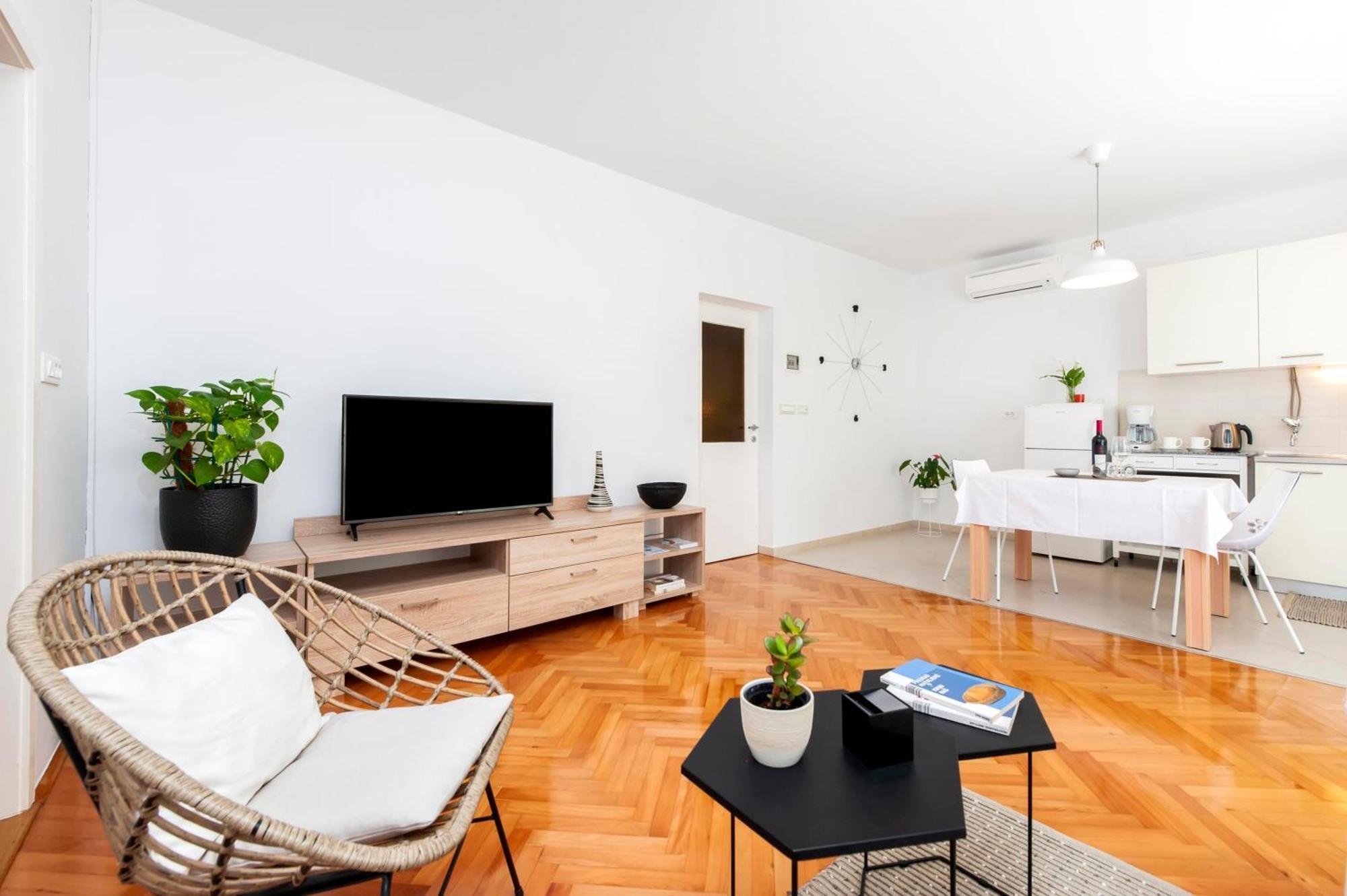 Apartments Magnolia Ровінь Екстер'єр фото