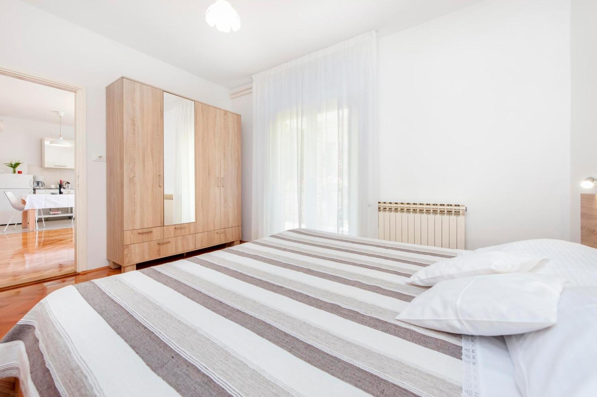Apartments Magnolia Ровінь Екстер'єр фото