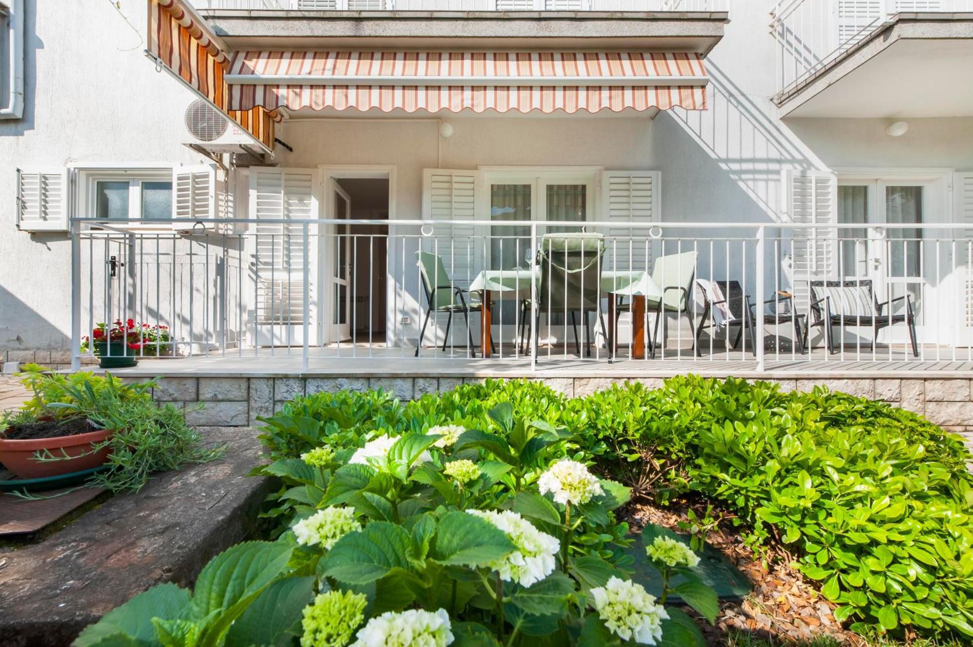 Apartments Magnolia Ровінь Екстер'єр фото
