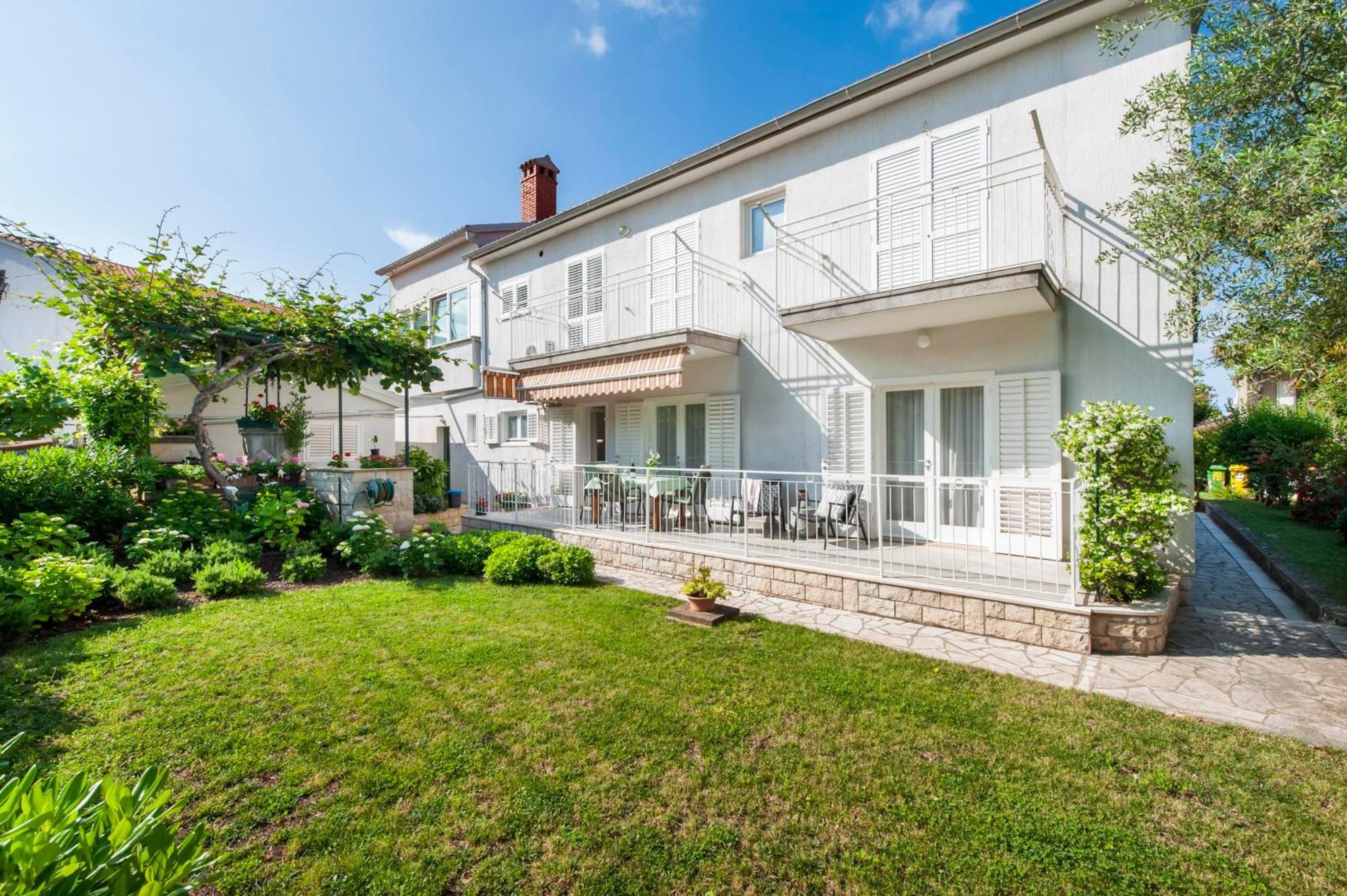Apartments Magnolia Ровінь Екстер'єр фото